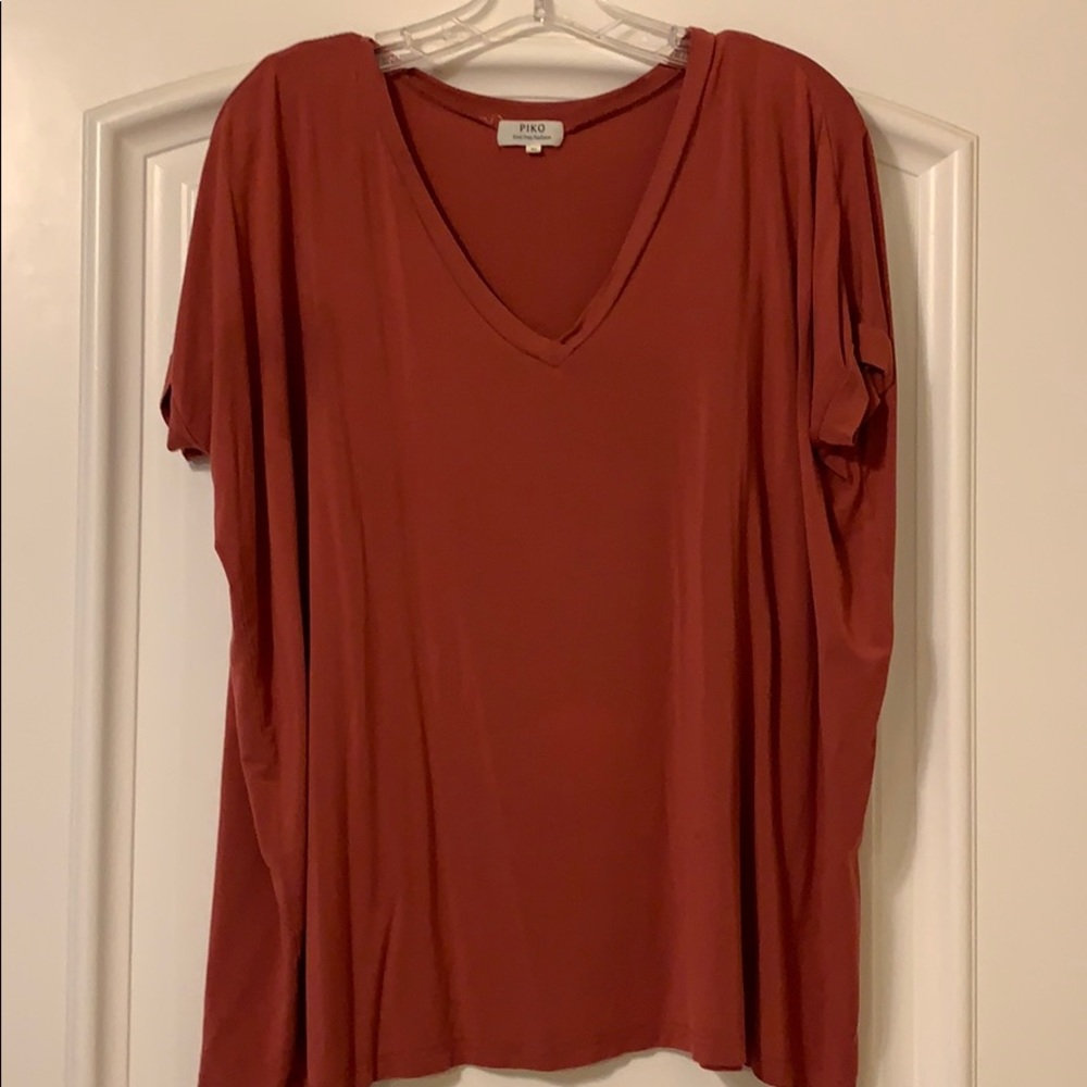 Rust/orange Women’s Piko top, small